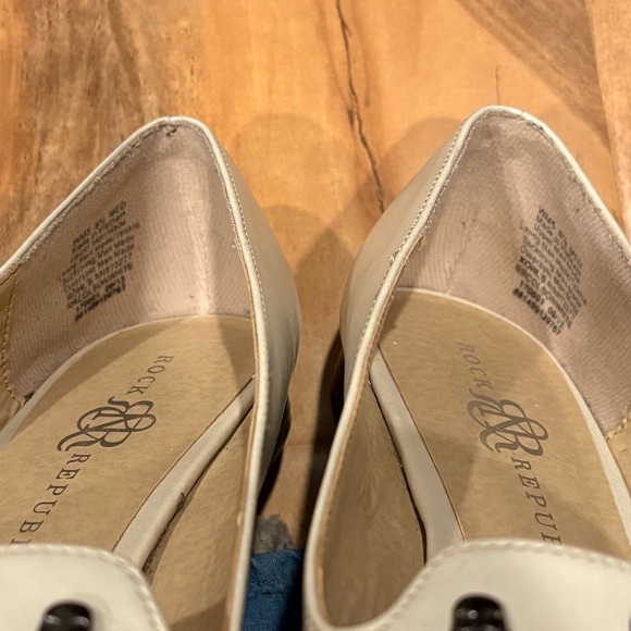 Rock & Republic Cream with Silver Skull Accents Slip on Flats Shoes Size 8.5 - Picture 5 of 10